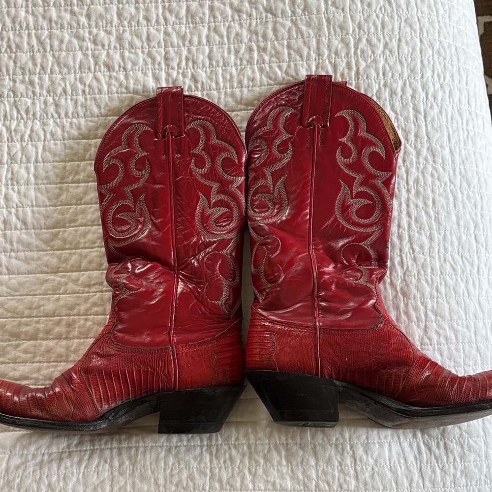 Red Women's Embroidered Western Cowgirl Boots - Picture 4 of 13